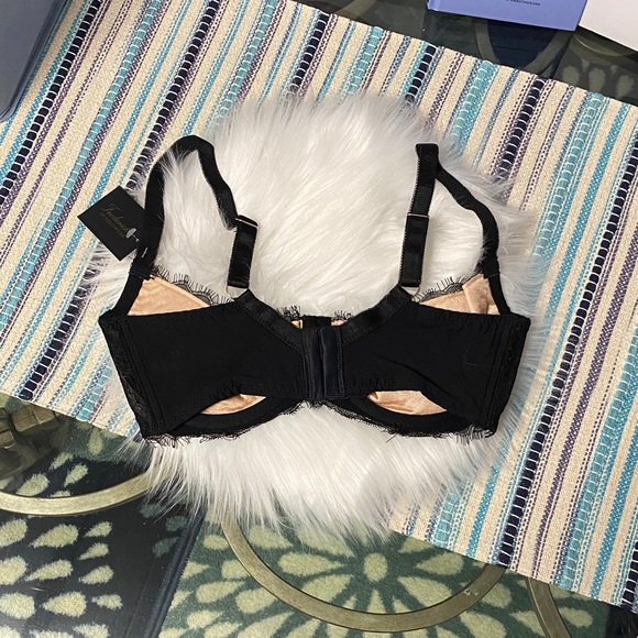 Frederick's of Hollywood lace underwire bra - Picture 2 of 11